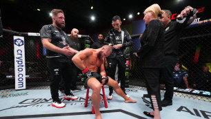 Уроженец Казахстана не смог самостоятельно покинуть арену после травмы в главном бою UFC