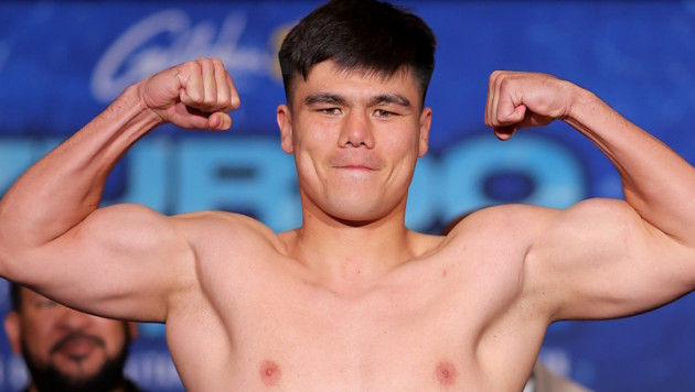 Узбекский боксер нокаутом выиграл соглавный бой в США