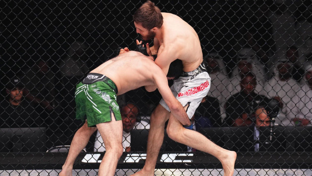 UFC 294: Нурмагомедов заставил соперника сдаться за 73 секунды