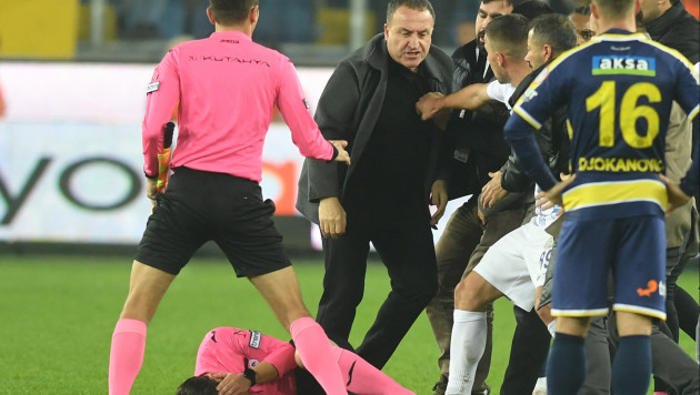Федерация футбола Турции приняла радикальное решение после избиения судьи
