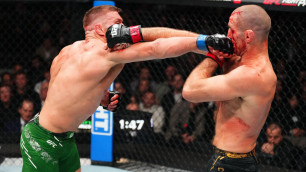 Кровавой рубкой завершился титульный бой UFC 297