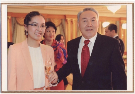 Динара Садуакасова на встрече с Президентом Казахстана Нурсултаном Назарбаевым. Фото из личного архива шахматистки. 