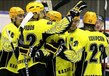 Хоккеисты "Сарыарки". Фото с сайта vhlru.ru