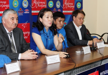 Жулдыз Омарбекова (в центре). Фото Vesti.kz© 