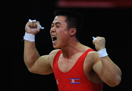 Сильнейший штангист Северной Кореи олимпийский чемпион Ким Ун Гук приедет в Астану. Фото с сайта zimbio.com