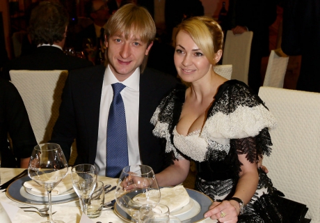 Евгений Плющенко со своей супругой Яной Рудковской. Фото с сайта zimbio.com