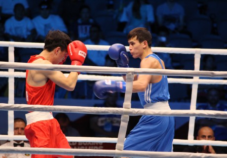 Казахстанский боксер Саттыбаев не смог выйти в полуфинал ЧМ в Катаре