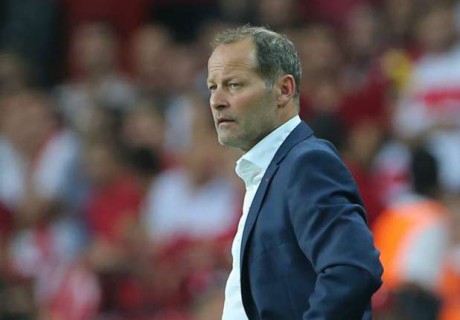 Блинд остался тренером сборной Голландии после непопадания в групповую стадию Евро-2016
