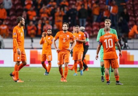 Жалкая, ничтожная команда - голландские СМИ о провале сборной в отборе на Евро-2016