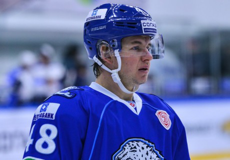 Роман Старченко отметил возвращение на лед заброшенной шайбой