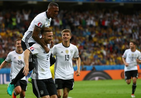 Сборная Германии начала Евро-2016 с победы над Украиной