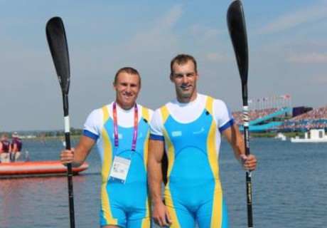 Казахстанские байдарочники Дергунов и Алексеев вышли в полуфинал Олимпиады