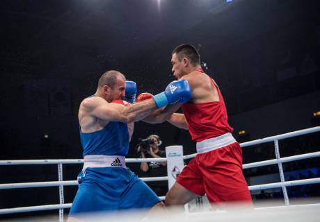 Видео боя казахстанского супертяжа Кункабаева в финале чемпионата мира-2017