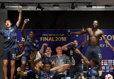 Футболисты сборной Франции сорвали пресс-конференцию тренера после победы на ЧМ-2018