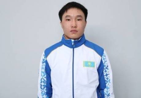 Призер молодежного ЧМ из Казахстана назвал узбекского боксера своим главным конкурентом на Азиаде 