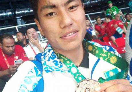 Казахстанский призер молодежного чемпионата мира дебютирует на профи-ринге в Лондоне