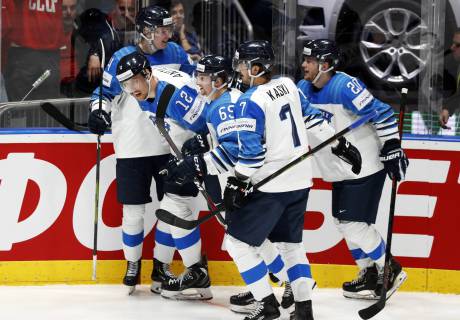 Финляндия одержала волевую победу над Канадой и стала чемпионом мира по хоккею