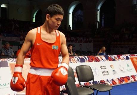 Казахстанец проиграл боксеру из Узбекистана на Кубке Президента РК