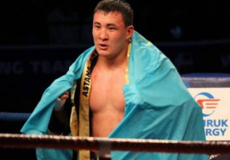 Казахстанский супертяж выиграл в андеркарте у Каната Ислама и впервые в карьере провел полный бой