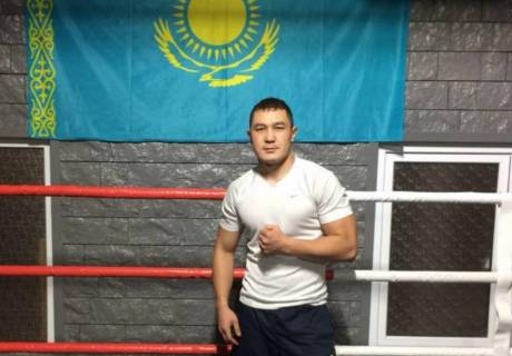 Казахстанец Арман Рысбек  за минуту одержал досрочную победу в вечере бокса в Алматы