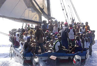 700 нелегалов сбежали из спецлагеря на итальянском острове Лампедуза