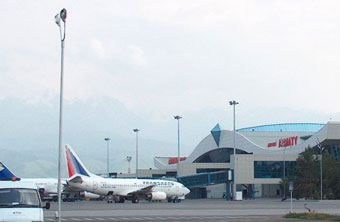 Мажилисмен попросил Масимова навести порядок в Алматинском аэропорту