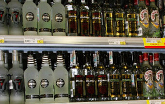 Кризис понизил продажи водки в России