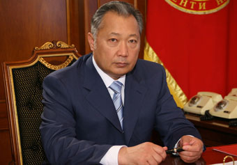 Президент Киргизии подписал указ о выводе базы "Манас"