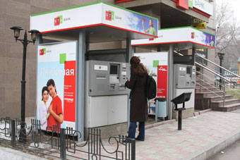"БТА Банк" разблокировал кредитные карты клиентов