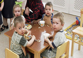 В детском саду Риги 65 детей заболели сальмонеллезом