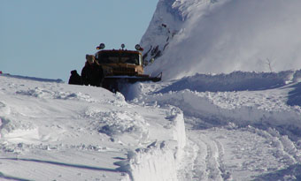 Снегопад остановил автомобильное сообщение в Казахстане