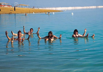 Пляжи Мертвого моря открыли для купания