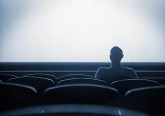 Посетители кинотеатров начали комментировать фильмы на экране