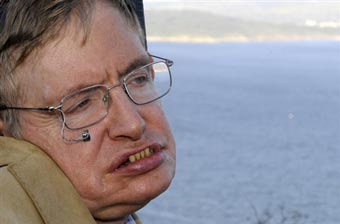 Всемирно известный ученый-инвалид Стивен Хокинг попал в больницу