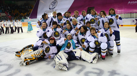 Президенту РК передали "девчоночье "спасибо" от женской сборной по хоккею