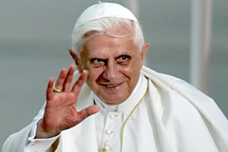 Папа Римский завершил писательскую деятельность