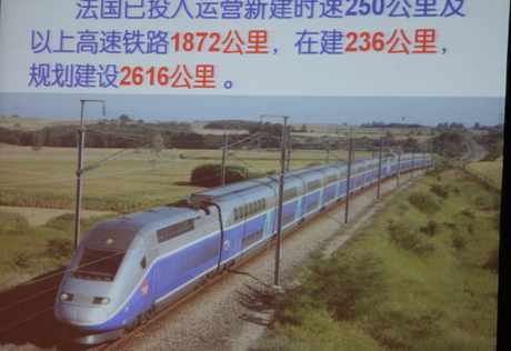 Назарбаев прибыл в китайский Тяньцзинь на одном из самых скоростных поездов мира