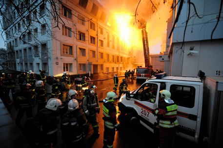 По факту пожара в бизнес-центре Москвы завели уголовное дело
