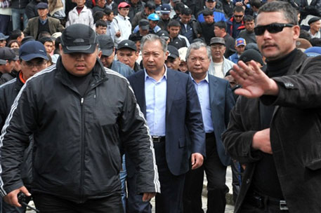Митинг сторонников президента Киргизии завершился мирно