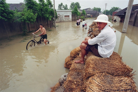В Китае во время проливных дождей погибли 12 человек