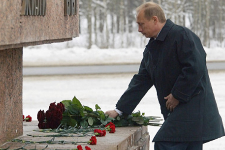 Путин побывал на месте боевых действий с участием отца