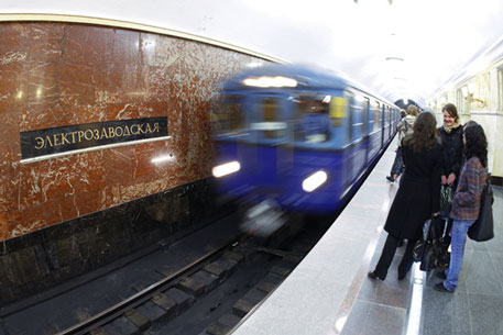Пассажиров поезда московского метро эвакуировали из-за задымления