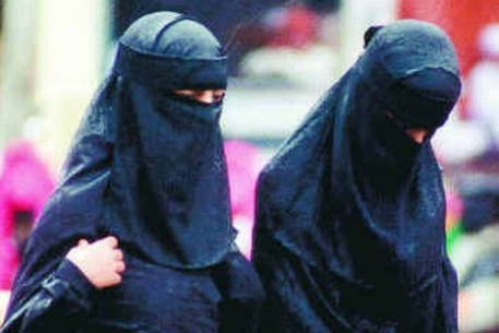 Жительнице ОАЭ грозит срок за внебрачную связь