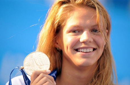 Россиянка выиграла золото на чемпионате мира по плаванию