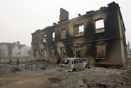 Число жертв пожаров в России превысило 50 человек