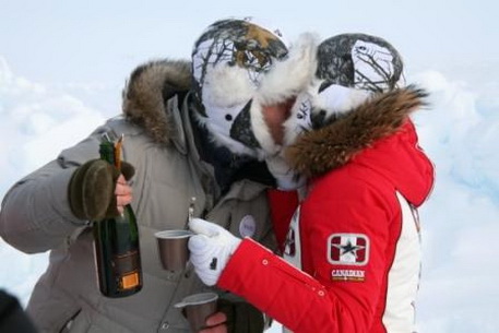 Москвичи требуют разрешить свадьбы на Северном полюсе