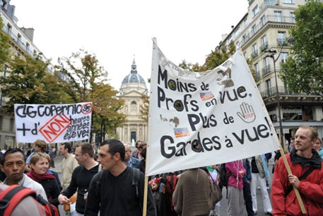 Во Франции началась забастовка против пенсионной реформы