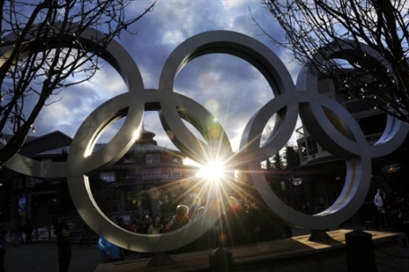 Над Олимпийской деревней в Ванкувере подняли флаг России