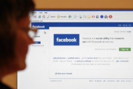 Facebook не удалит отрицающие Холокост сообщения