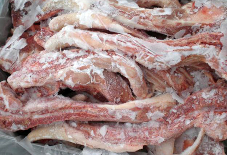 В Приморье задержали 25 тонн зараженных свиных хвостов